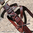 Teinture 2 en 1 Eco-Flo pour cuir, 130ml, marron brun, Fudge Brown, appliquée sur un fourreau en cuir.