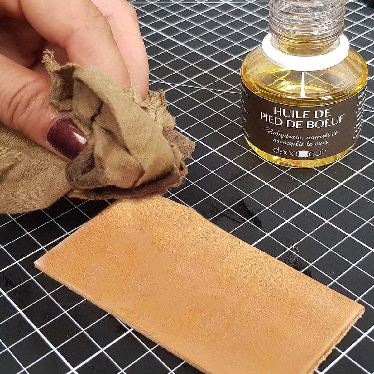 Huile de pied de bœuf Deco Cuir pour nourrir, réhydrater et assouplir le cuir, bouteille d'huile pour entretien du cuir.