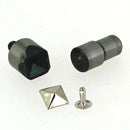 Jeu de pose PRESSE D'ÉTABLI pour rivets pyramide de 12 mm, outil robuste pour fixation précise.