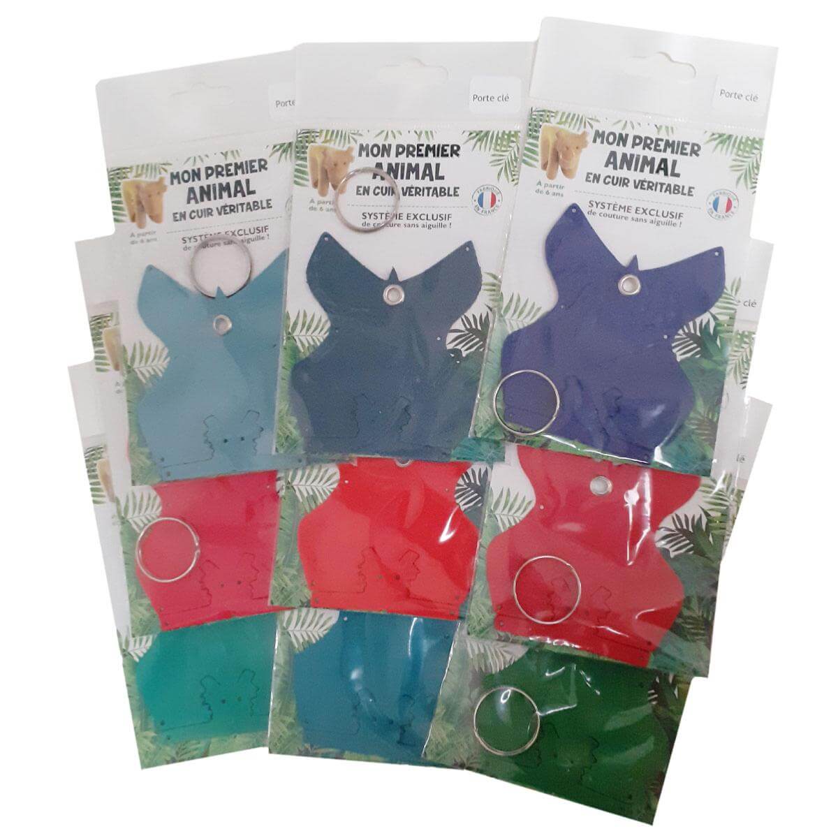 Découpes de cuir pour kit porte-clés Lion en cuir à monter soi-même, fabriqué par Deco Cuir, avec détails en cuir brun.