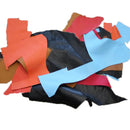 Chutes de cuir d'agneau de 500 g de Deco Cuir, couleurs variées, parfaites pour la maroquinerie et la création artisanale.