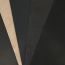 Lot surprise de morceaux de cuir noir et marron de 20x30cm, provenant de Deco Cuir, idéal pour projets de couture ou bricolage.