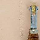 Roulette d'embossage 8091-01 montée sur manche, outil de décoration en métal, utilisé pour embossage sur papier ou cuir.