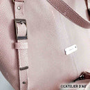 Embout de sangle à griffe en laiton vieilli pour maroquinerie ou sacs en cuir, accessoire de finition design.