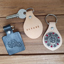 Découpeur en cuir pour porte-clés avec blason, outil à riveter, fabriqué par Deco Cuir, présenté dans un lot de plusieurs pièces.