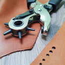 Pince emporte-pièce revolver 6 trous pour cuir, outil de coupe durable, fabriqué en Allemagne, idéal pour la maroquinerie.