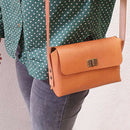 Kit DIY pour créer une pochette en cuir végétal sans couture de la marque Deco Cuir, avec matériaux et outils inclus.