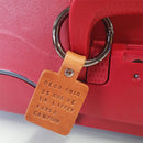 Découpe TAG en cuir pour porte-clés à riveter, fabriquée par Deco Cuir, avec un design élégant et pratique pour les clés.