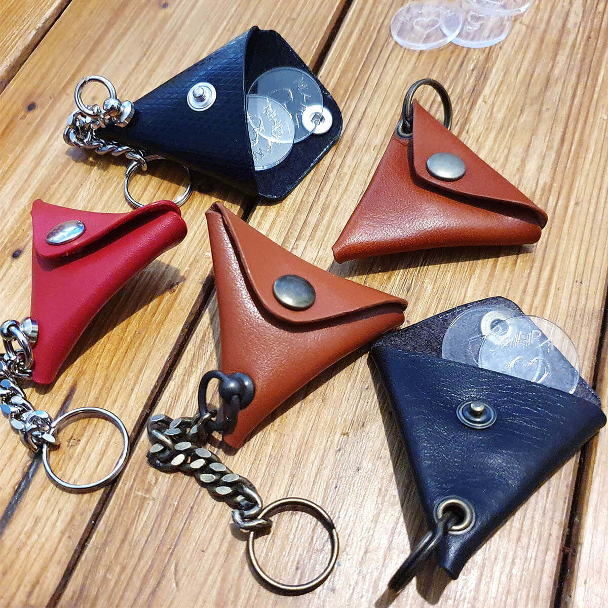 Gabarit porte-jeton Deco Cuir, outil en cuir pour créer des porte-jetons élégants, visible en image.