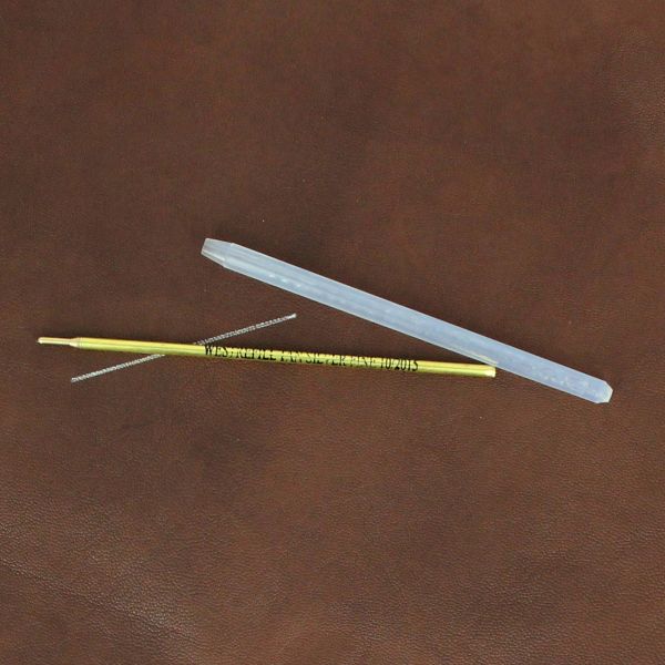 Trois recharges pour porte-mine argent Autres, outils de précision pour écrire ou dessiner avec style.