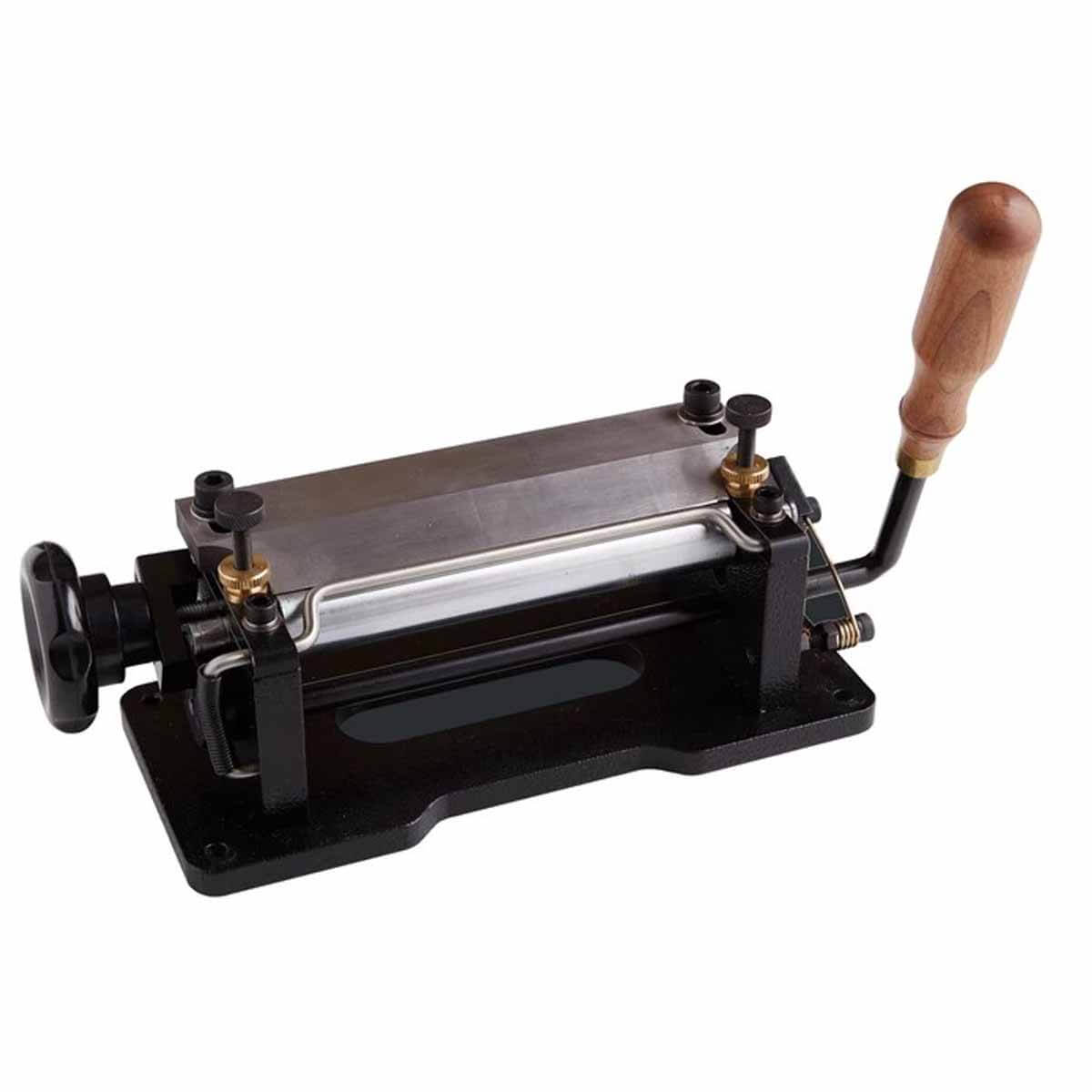Refendeuse de cuir Tandy Leather modèle Luxe, outil précis pour couper le cuir avec une lame tranchante.