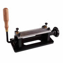 Refendeuse de cuir Tandy Leather modèle Luxe, outil pour couper le cuir avec précision, en vente dans une boutique d'outils de maroquinerie.