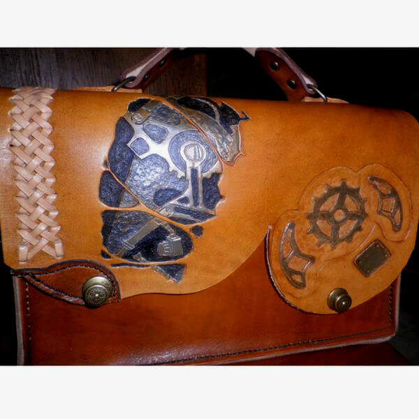 Fermeture autobloquante LOXX Victoria en laiton vieilli pour accessoires, visible sur un sac en image.