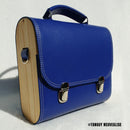Peau de cuir de veau satinlys bleu, texture douce et élégante, idéale pour accessoires ou couture en cuir.