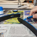 Finition de tranche Colorcut en bleu, 30ml, pour teintures et peintures, appliquée sur une tranche de cuir.