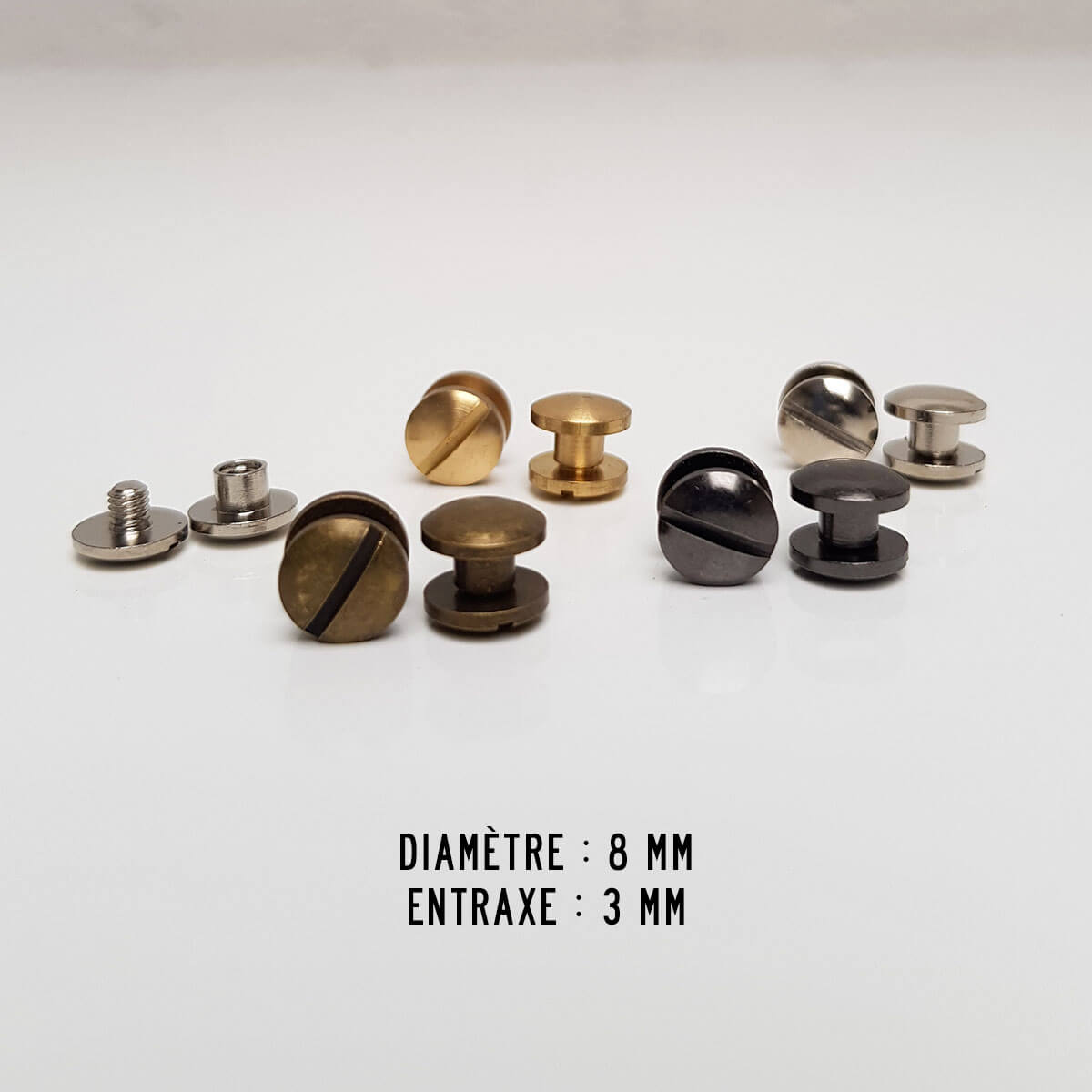 Vis Chicago bombées Deco Cuir, diamètre 8mm, entraxe 3mm, accessoires en métal pour cuir, visibles en détail.